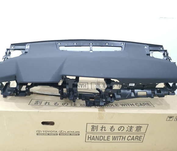 Mặt táp lô Toyota Camry 2022: 55401-33908-C2