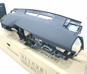 Mặt táp lô Toyota Camry 2022: 55401-33908-C2
